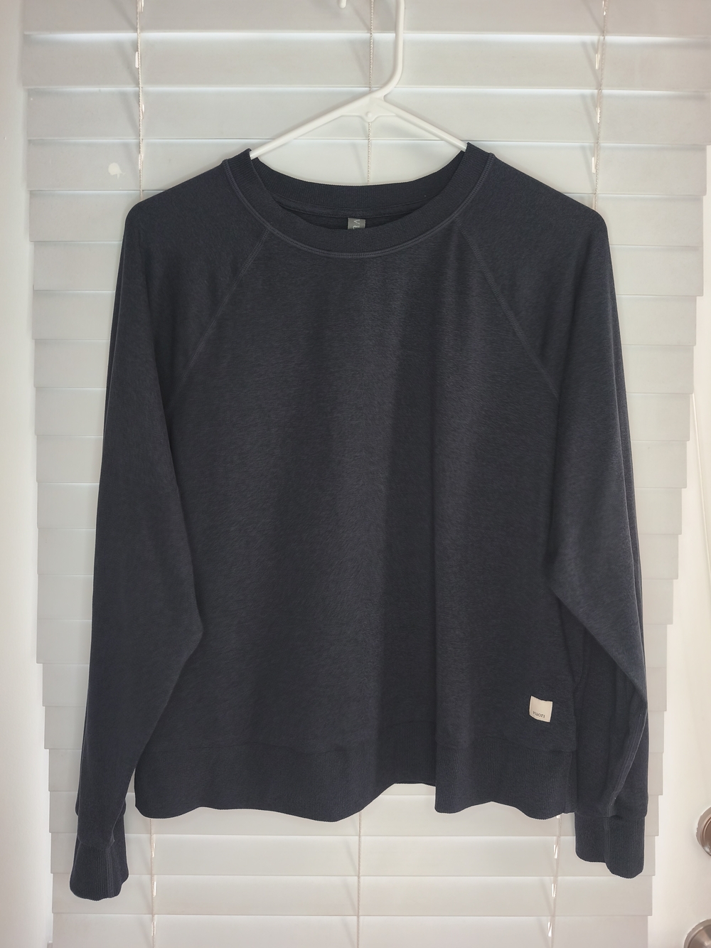 Vuori Halo Long Sleeve Crew Charcoal Heather Sweatshirt Women's Sz M DreamKnit